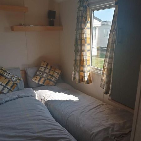 Caledonian Caravan Jaywick Sands Екстериор снимка