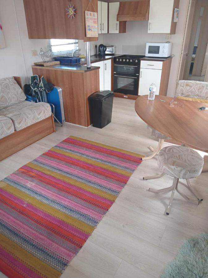 Caledonian Caravan Jaywick Sands Екстериор снимка