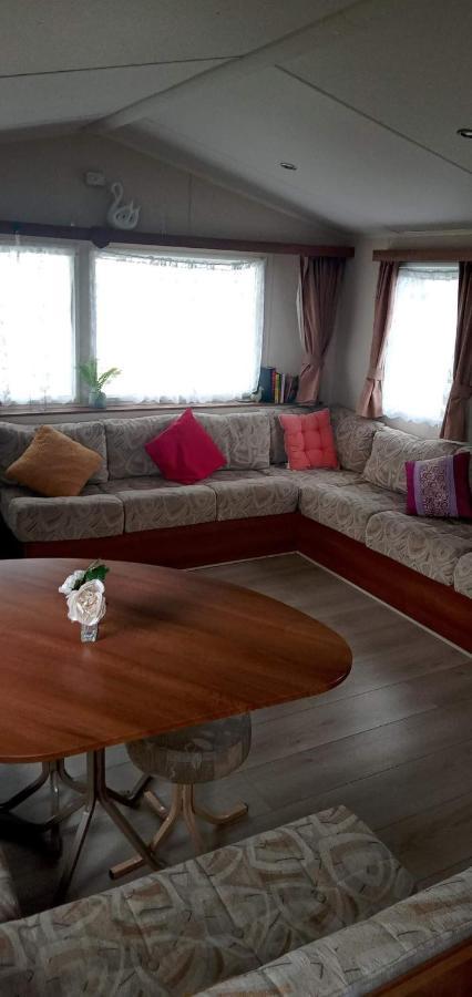Caledonian Caravan Jaywick Sands Екстериор снимка