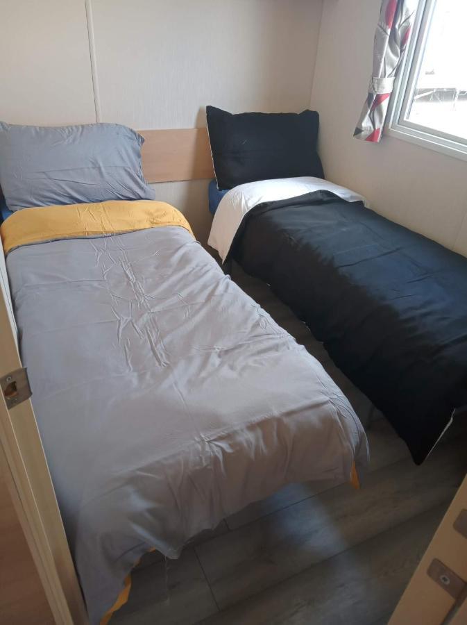 Caledonian Caravan Jaywick Sands Екстериор снимка