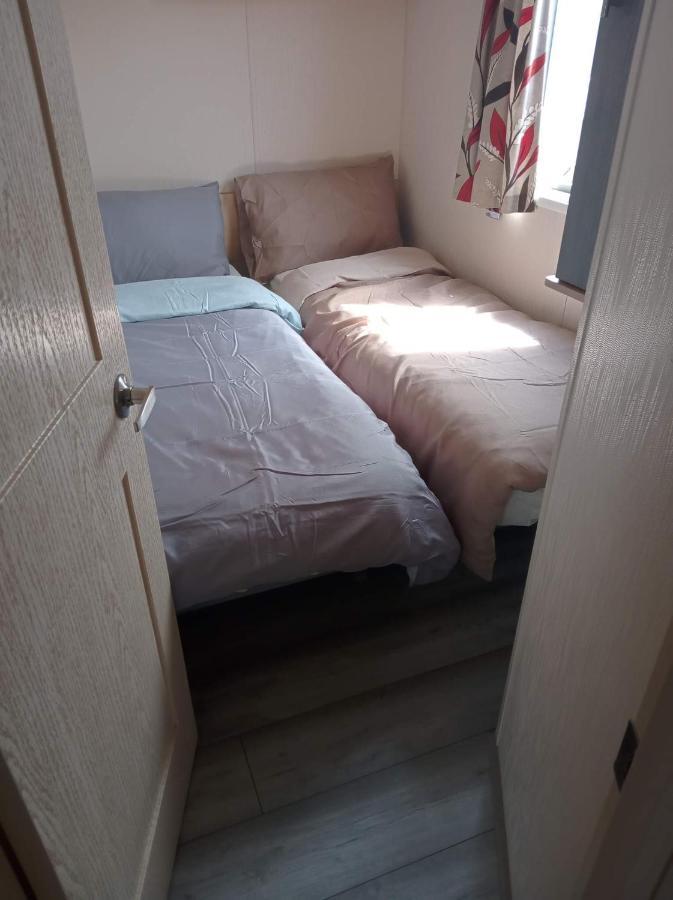 Caledonian Caravan Jaywick Sands Екстериор снимка