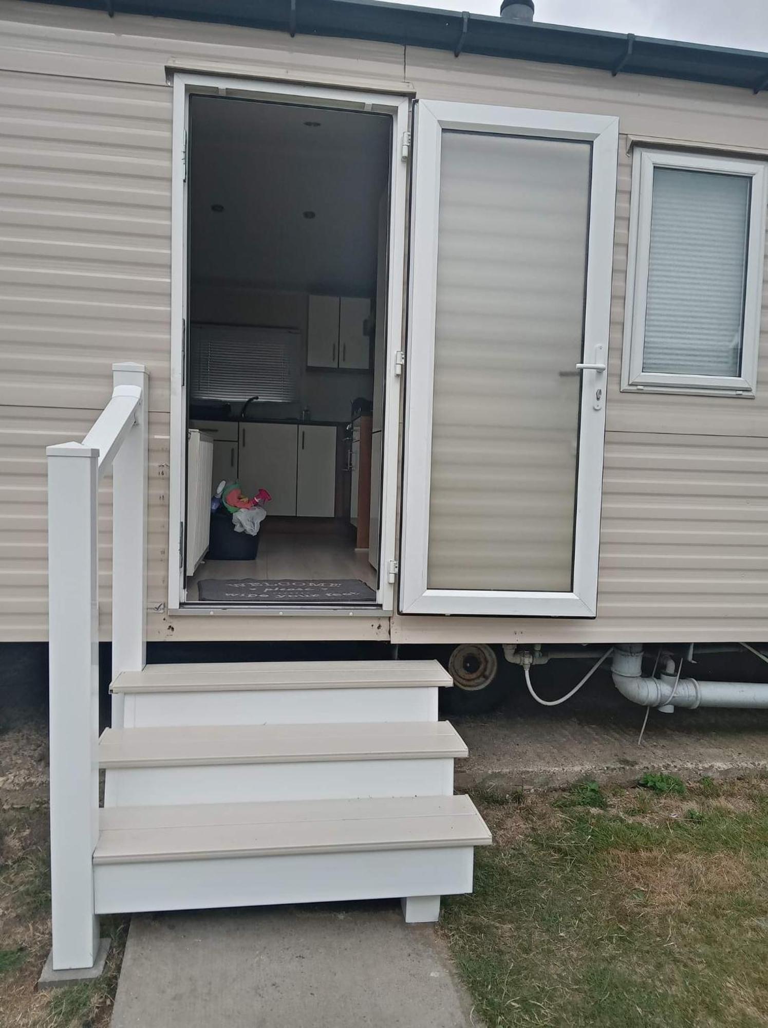 Caledonian Caravan Jaywick Sands Екстериор снимка