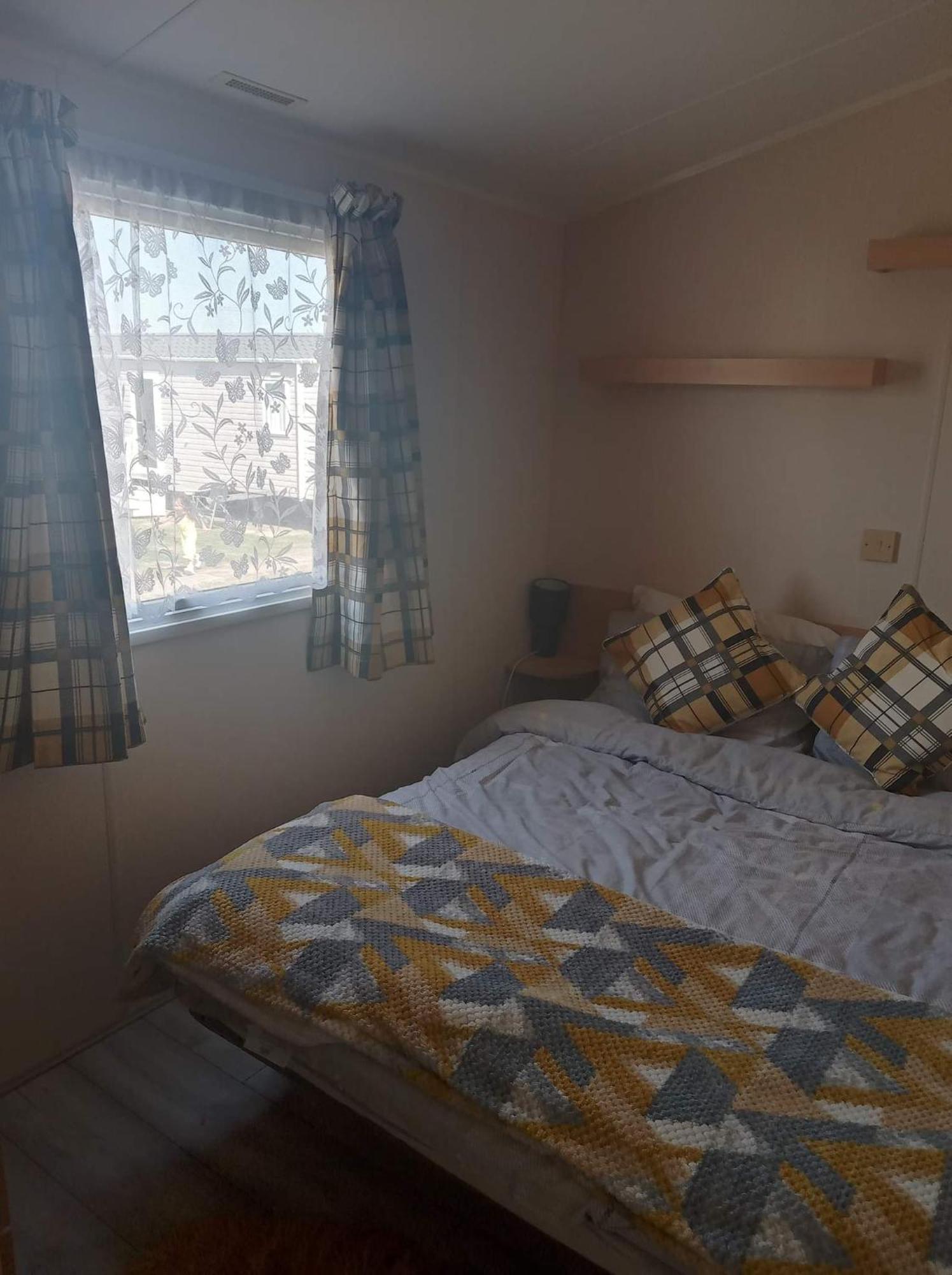 Caledonian Caravan Jaywick Sands Екстериор снимка