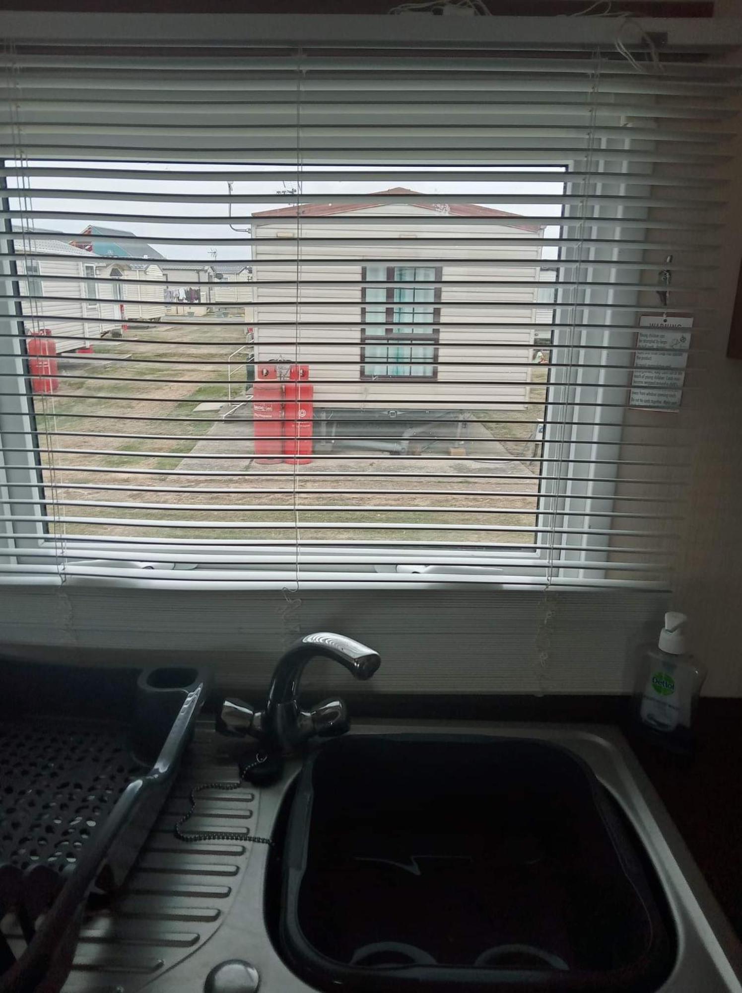 Caledonian Caravan Jaywick Sands Екстериор снимка
