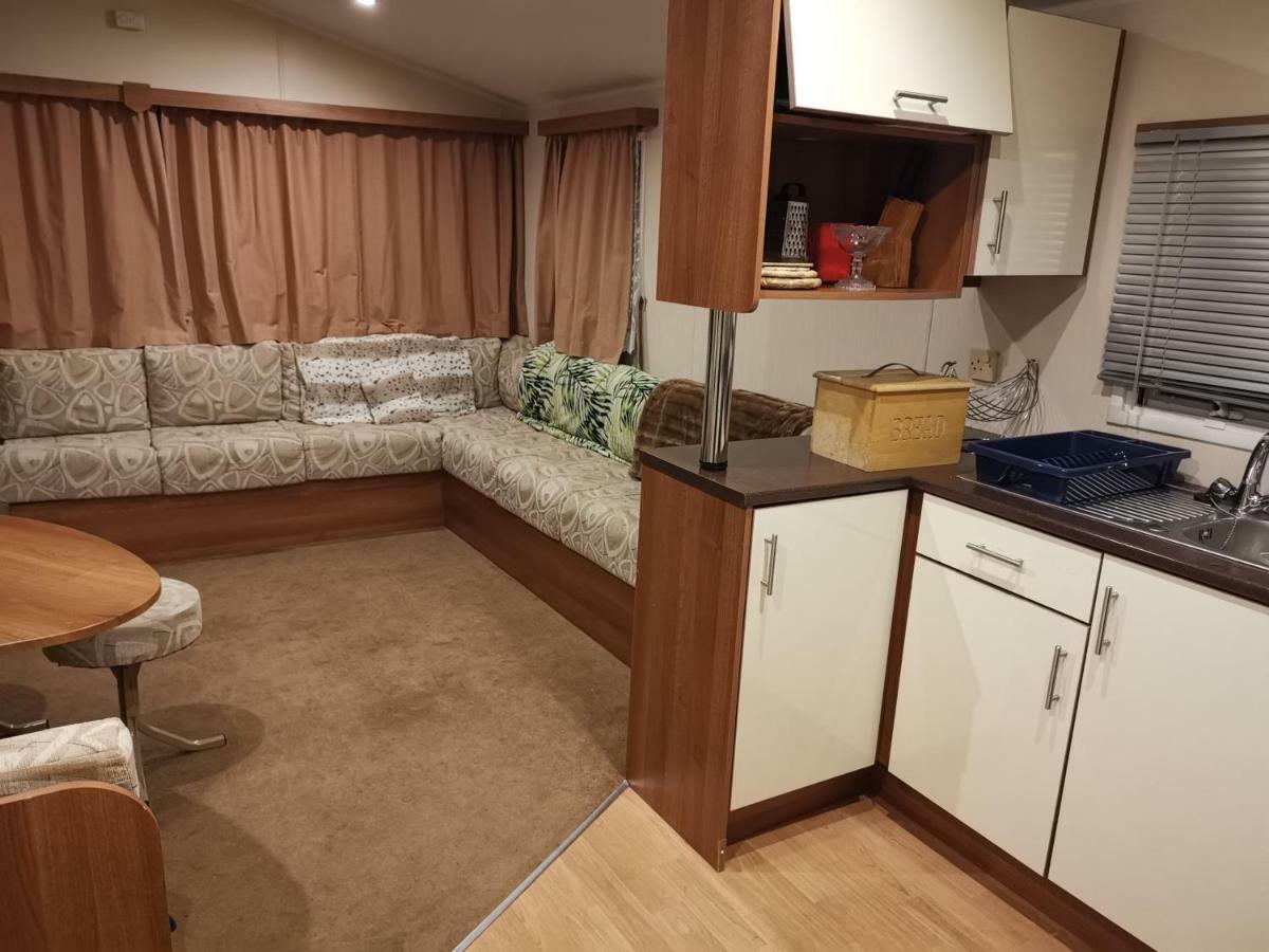 Caledonian Caravan Jaywick Sands Екстериор снимка
