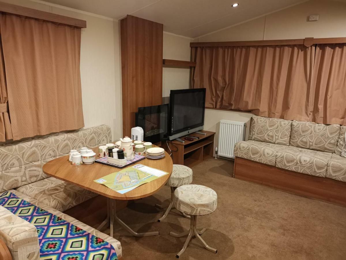 Caledonian Caravan Jaywick Sands Екстериор снимка