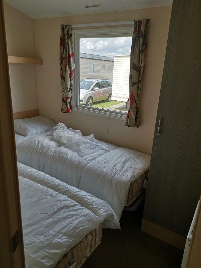 Caledonian Caravan Jaywick Sands Екстериор снимка
