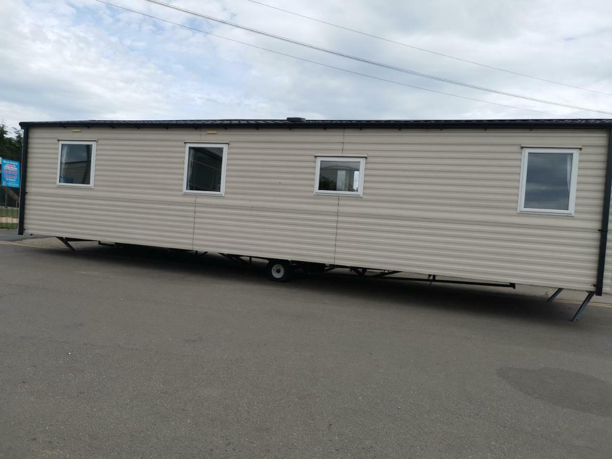 Caledonian Caravan Jaywick Sands Екстериор снимка