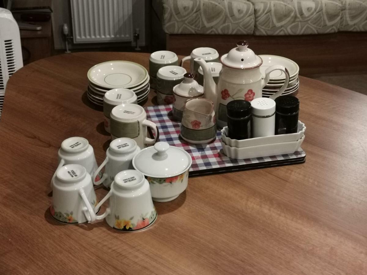 Caledonian Caravan Jaywick Sands Екстериор снимка