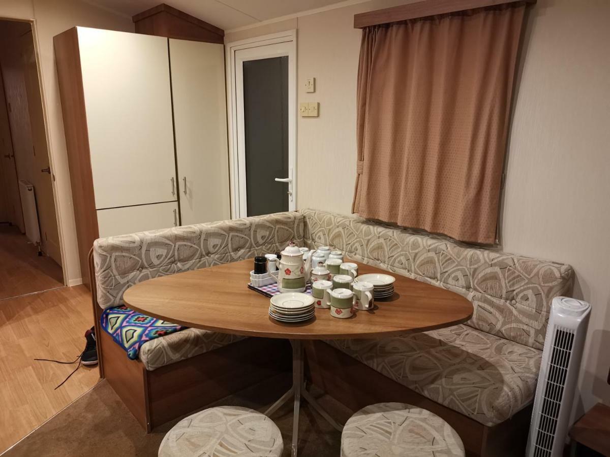 Caledonian Caravan Jaywick Sands Екстериор снимка