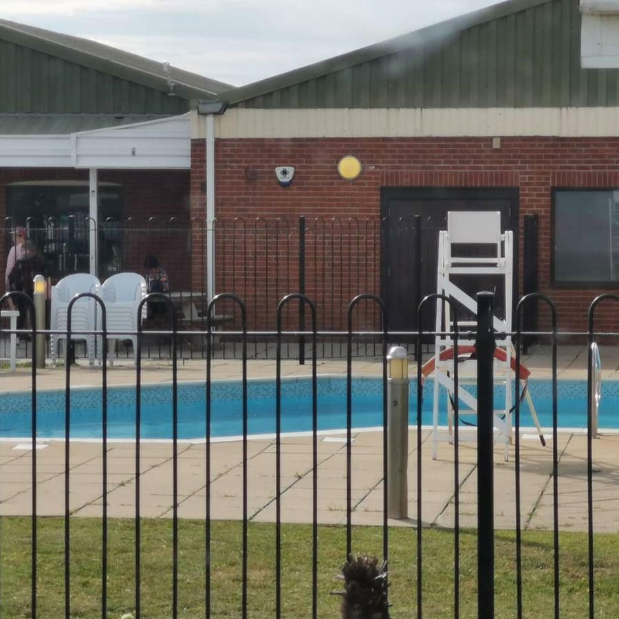 Caledonian Caravan Jaywick Sands Екстериор снимка